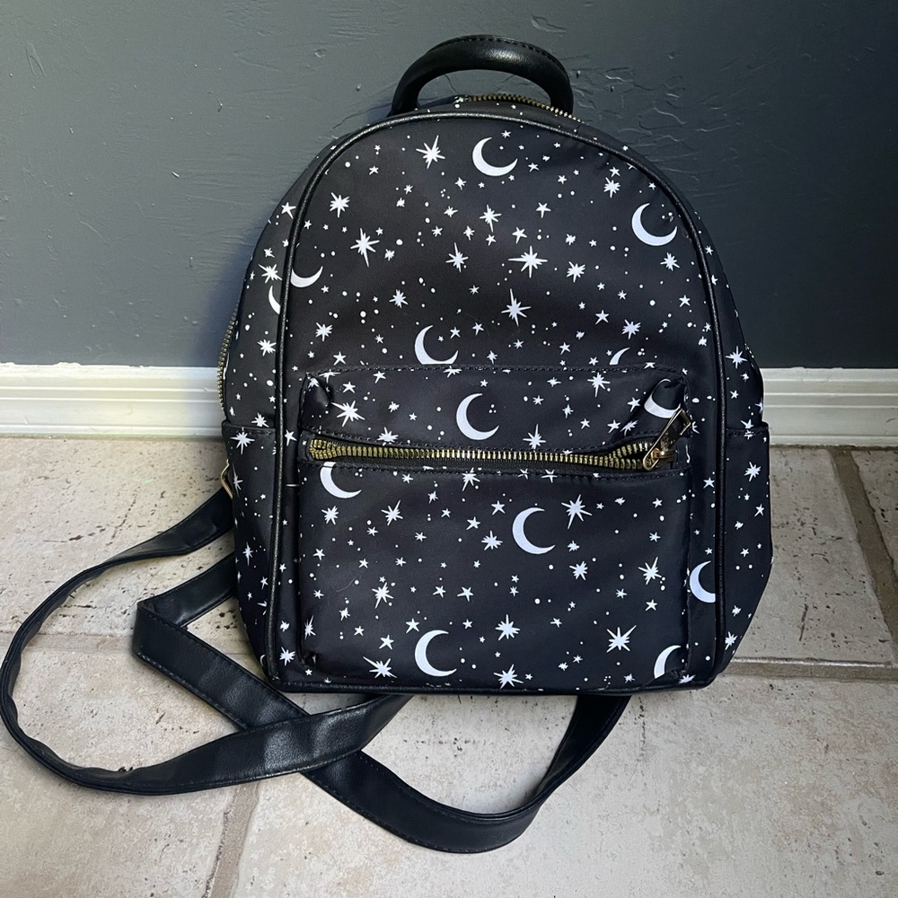 Small backpack with moons and stars